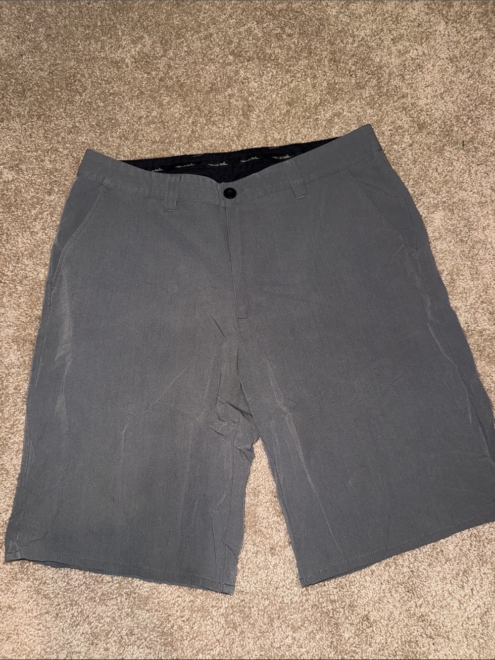 Travis Mathew Charcoal Flat Front Men's Shorts - size 32. B15